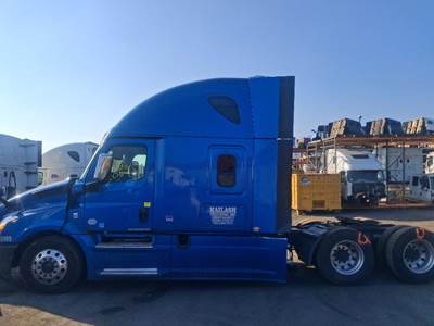Freightliner Cascadia Salvage Truck