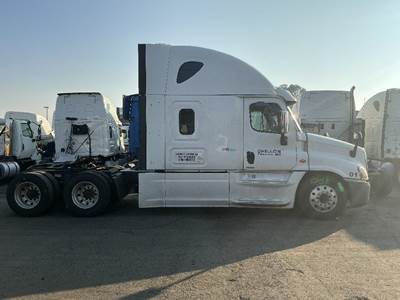 Freightliner Cascadia Salvage Truck
