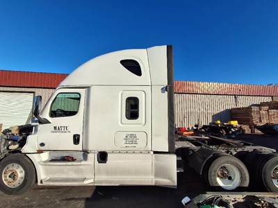 Freightliner Cascadia Salvage Truck