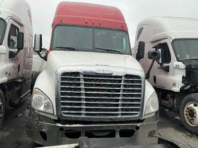 Freightliner Cascadia Salvage Truck