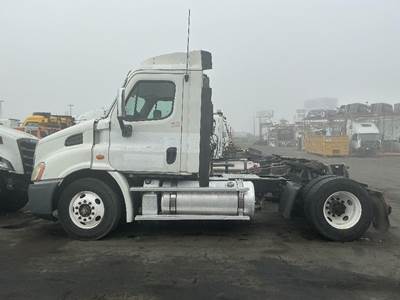 Freightliner Cascadia Salvage Truck