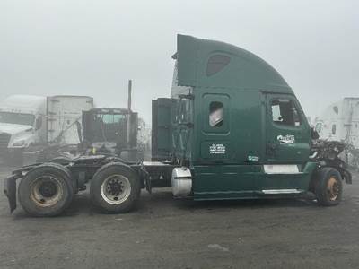 Freightliner Cascadia Salvage Truck