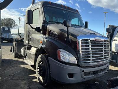 Freightliner Cascadia Salvage Truck