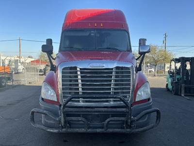 Freightliner Cascadia Salvage Truck
