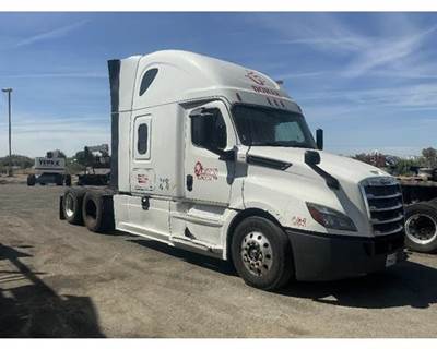 Freightliner Cascadia Salvage Truck