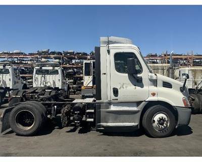 Freightliner Cascadia Salvage Truck