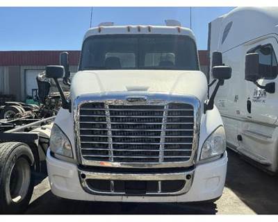 Freightliner Cascadia Salvage Truck