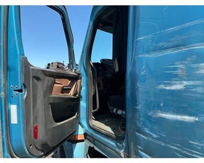 Freightliner Cascadia Salvage Truck