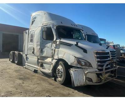 Freightliner Cascadia Salvage Truck