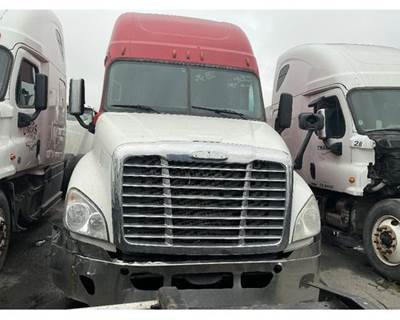 Freightliner Cascadia Salvage Truck