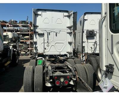 Freightliner Cascadia Salvage Truck