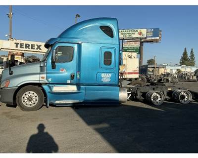 Freightliner Cascadia Salvage Truck