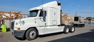 Freightliner Century Class 120 Salvage Truck