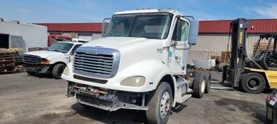 Freightliner Columbia 112 Salvage Truck
