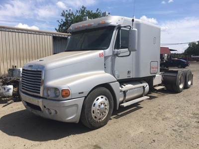 Freightliner Columbia 120 Salvage Truck