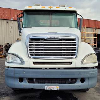 Freightliner Columbia 120 Salvage Truck