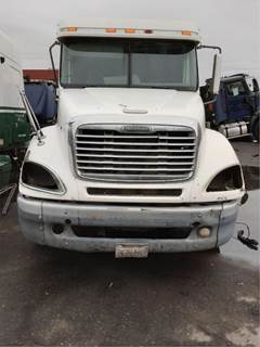 Freightliner Columbia 120 Salvage Truck