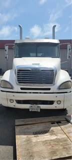 Freightliner Columbia 120 Salvage Truck
