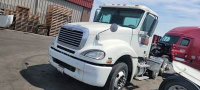 Freightliner Columbia 120 Salvage Truck