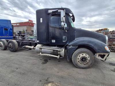 Freightliner Columbia Salvage Truck