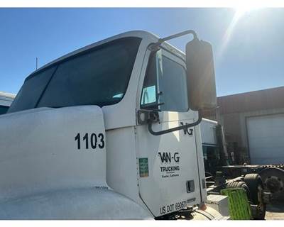 Freightliner Columbia Salvage Truck