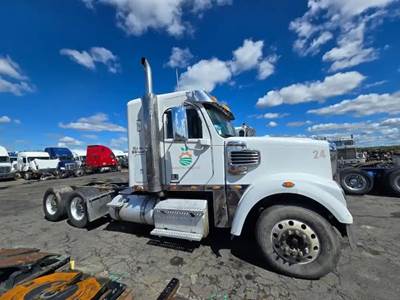 Freightliner Coronado Salvage Truck