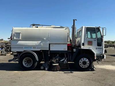 Freightliner FC70 CARGO Salvage Truck