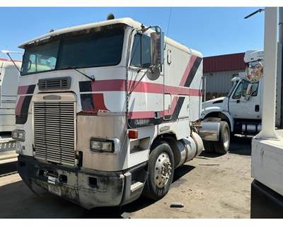Freightliner FL Cabover Salvage Truck