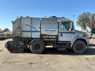 Freightliner FL70 Salvage Truck