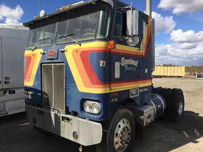 Freightliner FLA8664ST Salvage Truck