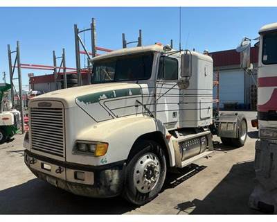 Freightliner FLC Salvage Truck