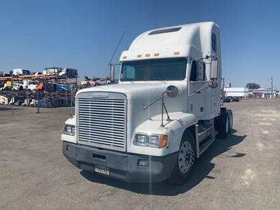 Freightliner FLD120 Salvage Truck