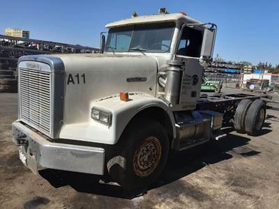 Freightliner FLD120SD Salvage Truck