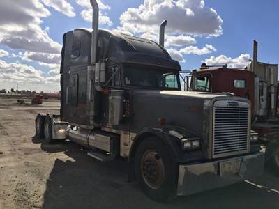 Freightliner FLD132 Classic XL Salvage Truck