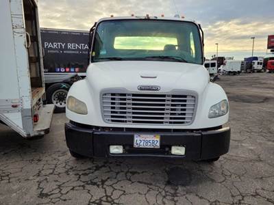 Freightliner M2 106 Salvage Truck