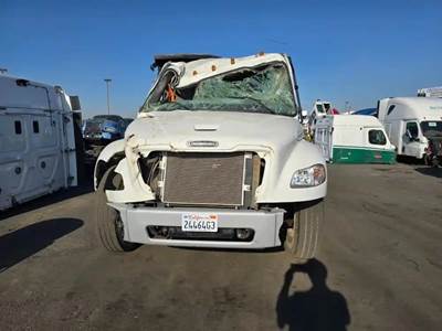 Freightliner M2 106 Salvage Truck
