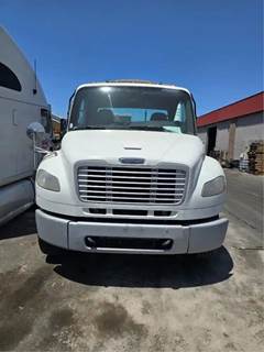 Freightliner M2 106 Salvage Truck