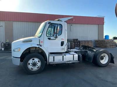 Freightliner M2 106 Salvage Truck