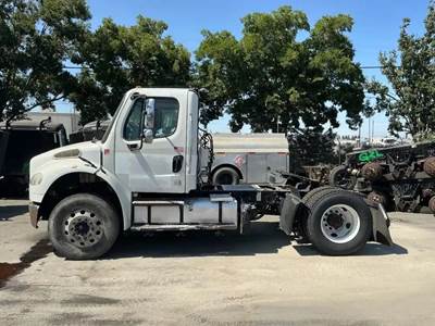 Freightliner M2 106 Salvage Truck