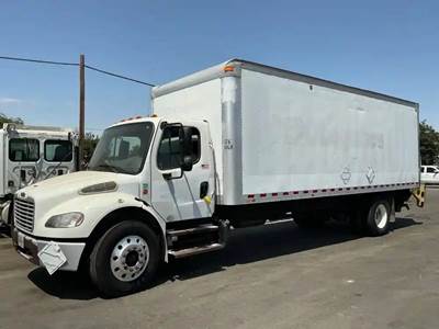 Freightliner M2 106 Salvage Truck
