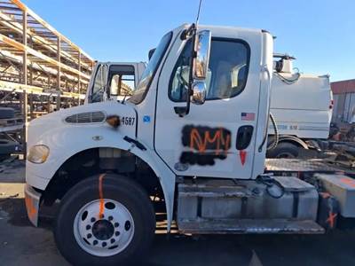 Freightliner M2 106 Salvage Truck