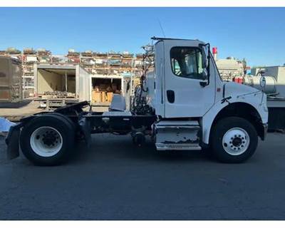 Freightliner M2 106 Salvage Truck