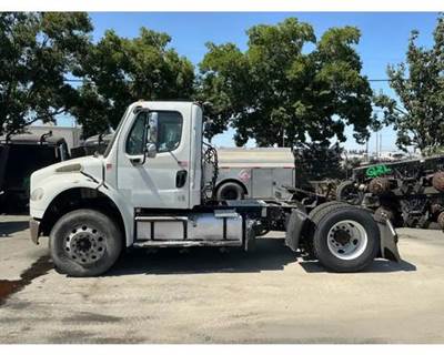Freightliner M2 106 Salvage Truck