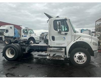 Freightliner M2 106 Salvage Truck