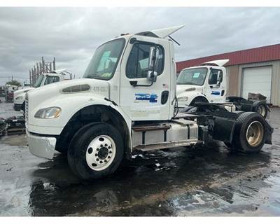 Freightliner M2 106 Salvage Truck