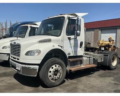 Freightliner M2 106 Salvage Truck