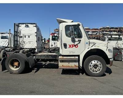 Freightliner M2 106 Salvage Truck