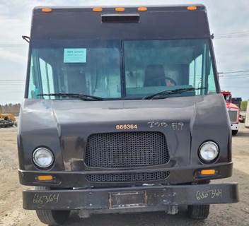 Freightliner MT45 Salvage Truck