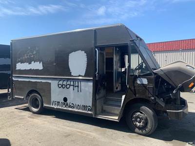 Freightliner MT45 Salvage Truck