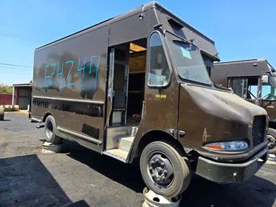 Freightliner MT45 Salvage Truck